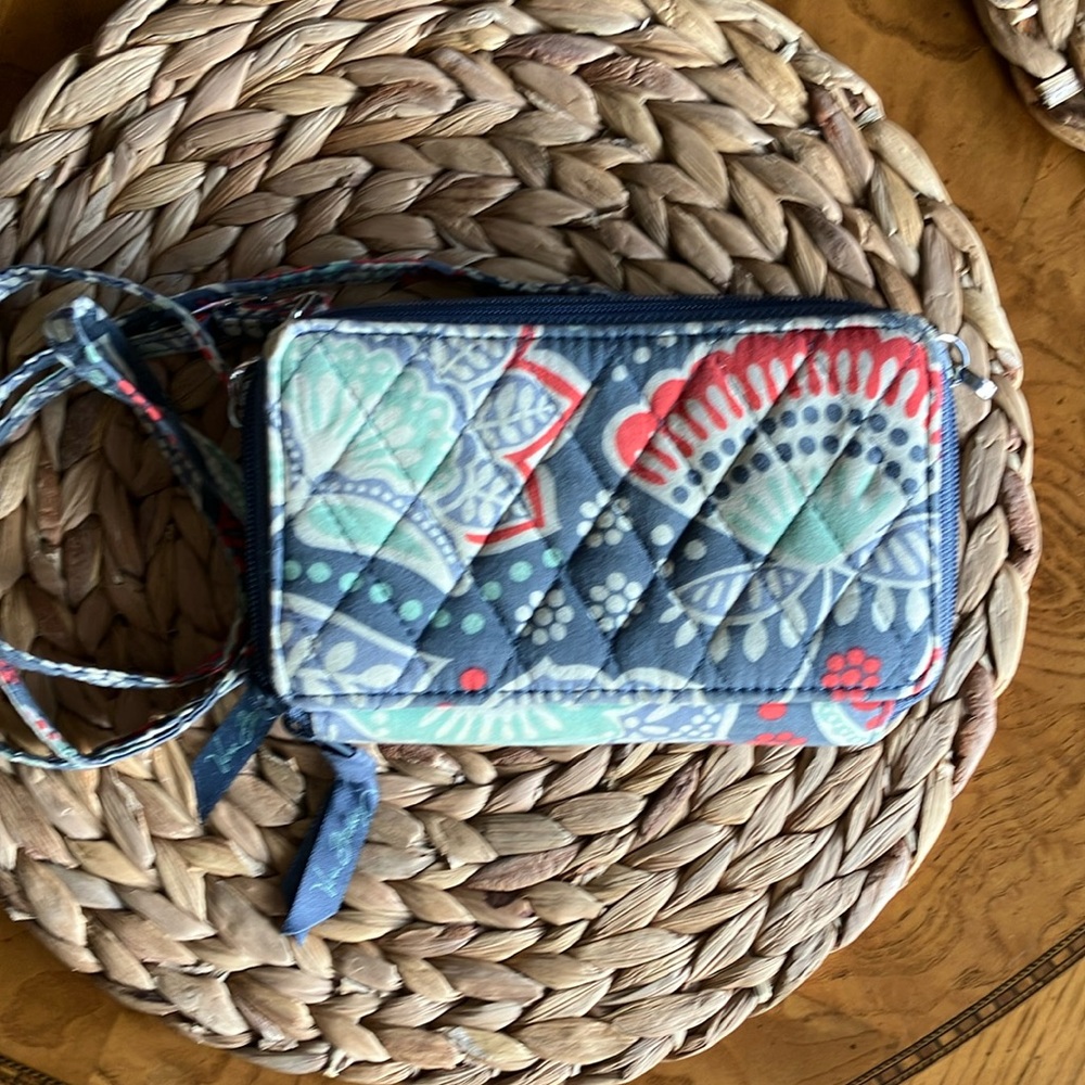 Vera Bradley Crossbody Wallet/ Bag - Picture 2 of 6